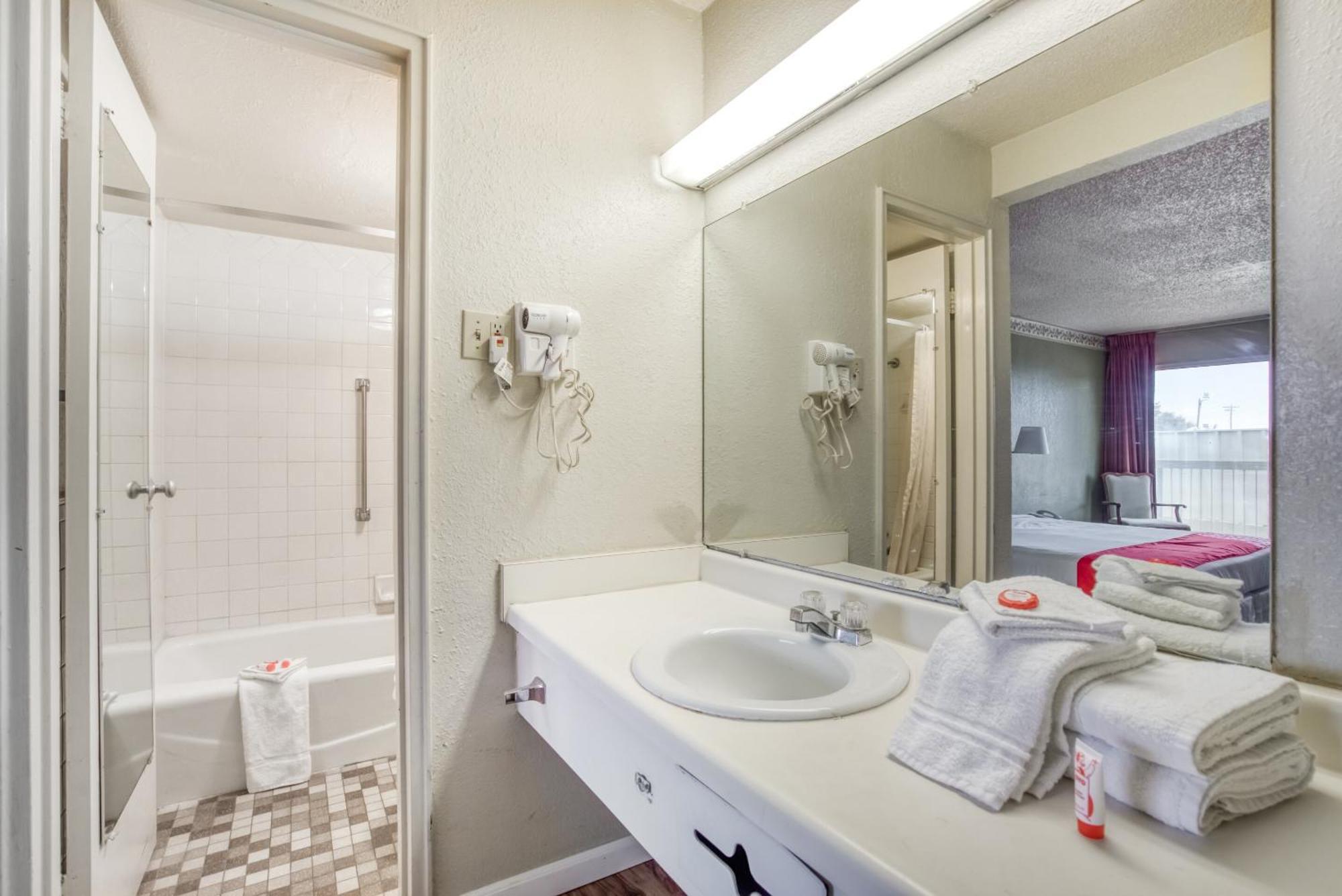 Hotel Oyo Hwy 67 2*